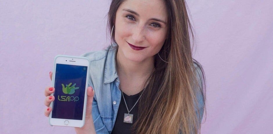 App de egresada de Sistemas suma descargas y funciones