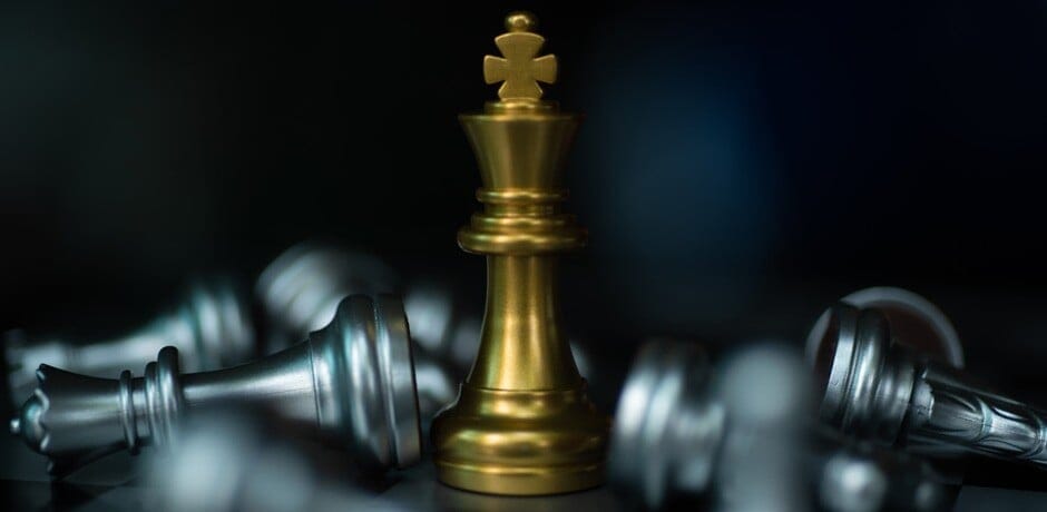 Reyes y siervos: los relatos que seguimos contando